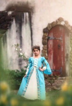 LADY MONTAGUE -Trish Scully 204 6