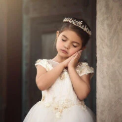 ARABELLA TIARA -Trish Scully 2 0fe36bf9 f3a6 489a 8bd8 6b95eaad4e43