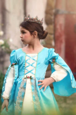 MISTRAL CROWN -Trish Scully 2 3db786b9 bd62 4d78 a4f9 f41456898961